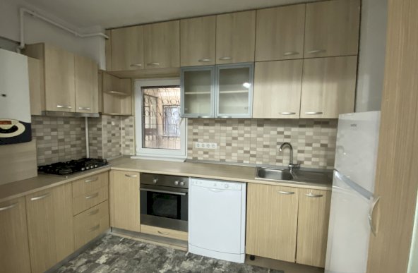 Apartament 4 camere cu centrala proprie in zona Lujerului, Militari