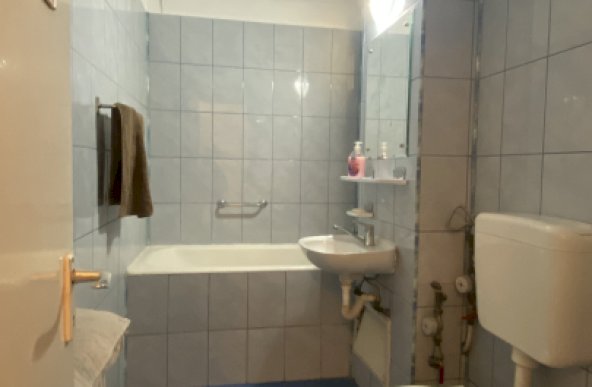 Apartament 3 camere in bloc anvelopat langa metrou Lujerului