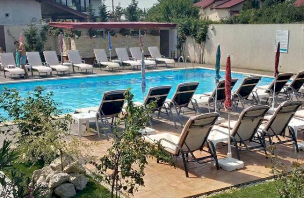 Afacere la cheie, pensiune 4 stele, cu 17 camere, piscina si parcare in Buftea