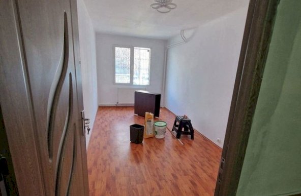 Apartament de 4 camere ( CU CENTRALA )-Parc Racheta-Comision 0%