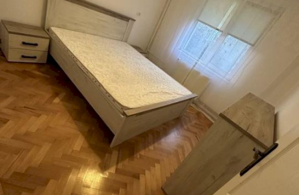 Apartament de 4 camere CU CENTRALA-Dristor