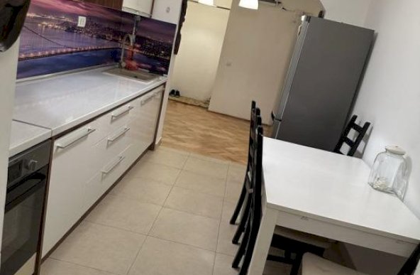 Apartament de 4 camere CU CENTRALA-Dristor