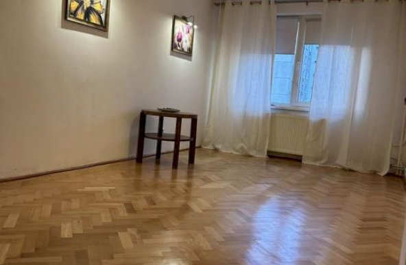 Apartament de 4 camere CU CENTRALA-Dristor