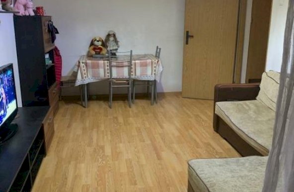 Apartament de Piata Resita ( DECOMANDAT )