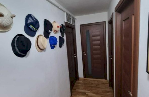 Apartament de 3 camere-Drumul Tabrei ( cu centrala )