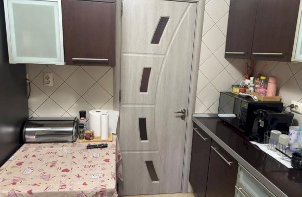 Apartament de 4 camere ( Instalatii refacute )-Brancoveanu-Luica