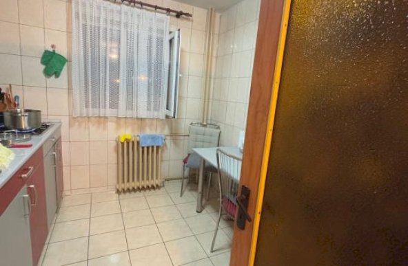 Apartament de 4 camere ( Bloc Reabilitat )-Petre Ispirescu-Rahova-Sebastian