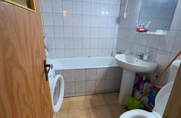 Apartament de 4 camere ( Bloc Reabilitat )-Petre Ispirescu-Rahova-Sebastian