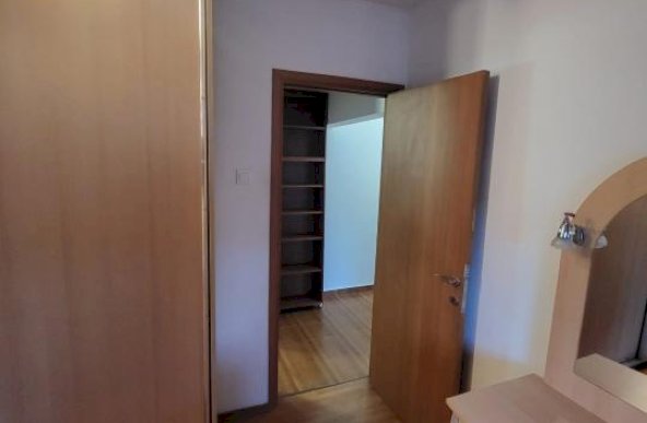 Apartament de 3 camere (150m Parc Sebastian )