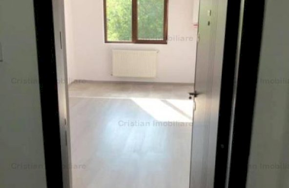 ID 1607 - Bloc Nou, 3 camere decomandat, zona Radu Negru