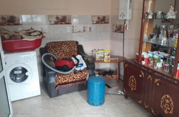 ID 2539 - Casa Noua,zona Checea, parter