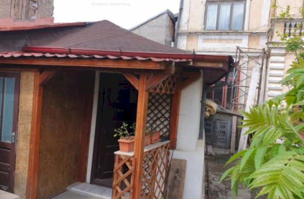  Casa 4 camere, zona Centrala, constructie caramida ID 2715