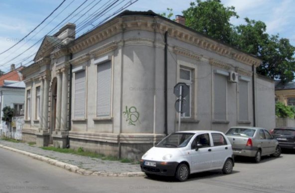  Casa Boiereasca D+P+M pozitie excelenta pe colt zona Centru Istoric