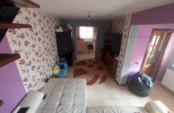 ID 8382 Casa Chercea, 6 camere, doua corpuri cladire 