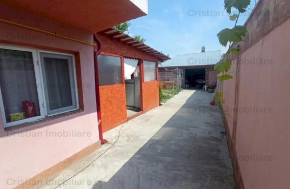 ID 8382 Casa Chercea, 6 camere, doua corpuri cladire 