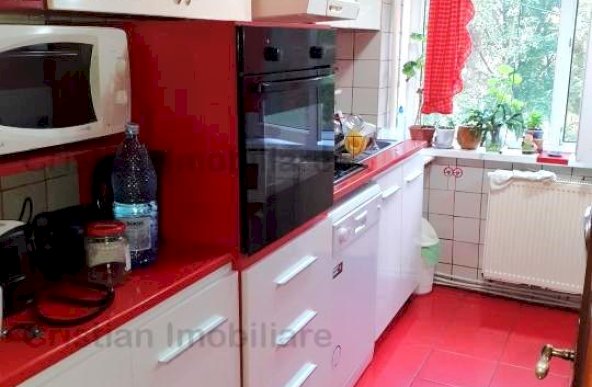 Inchiriere 3 camere Decomandat etaj 1 Spatios Hipodrom mobilat si utilat