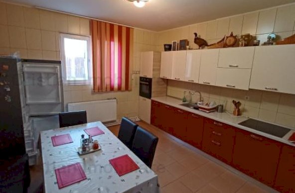 Casa FRUMOASA 5 camere 196mp utili  teren 512 mp cu 14m la strada zona Radu Negru - Vizirului