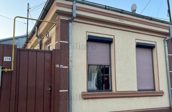  zona Lic. Balcescu Casa 3 camere 72mp utili  TOATE UTILITATILE 