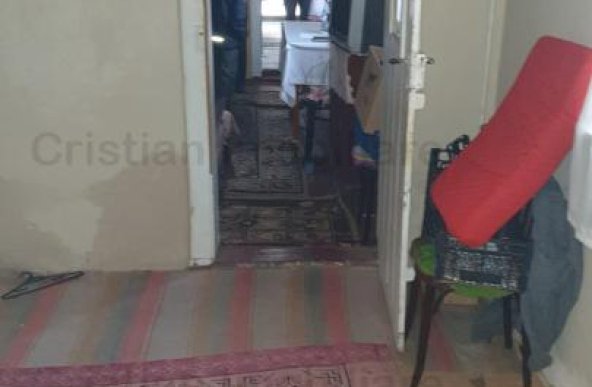 Casa 46 mp + anexa, teren 197 mp, toate utilitatile, zona Centrala