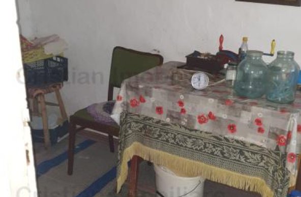 Casa 46 mp + anexa, teren 197 mp, toate utilitatile, zona Centrala