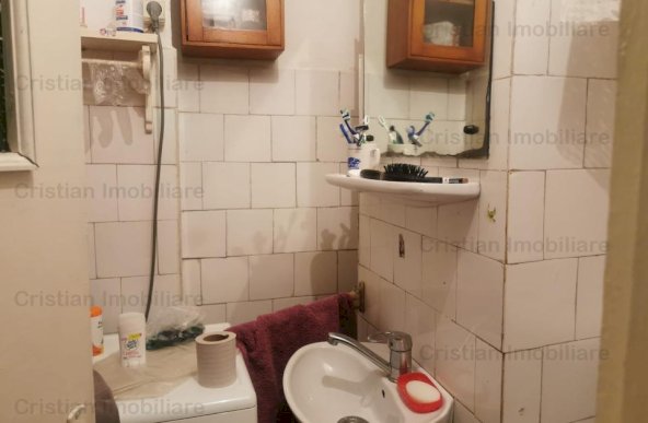 DECOMANDAT, 3 camere, SPATIOS, balcon 21 m, zona Victoriei