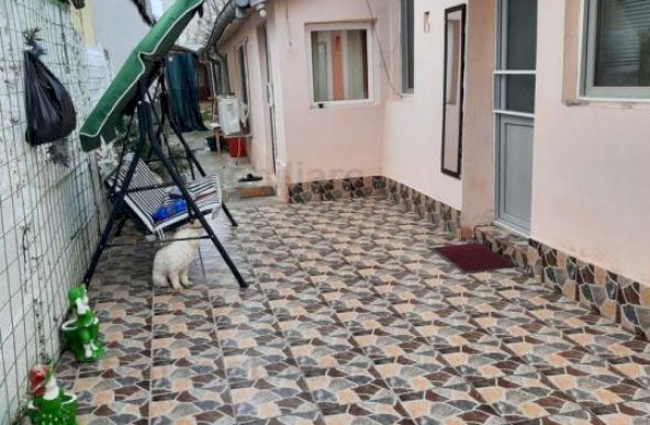 Casa 3 camere, toate utilitatile, Decomandata, zona Piata Saraca