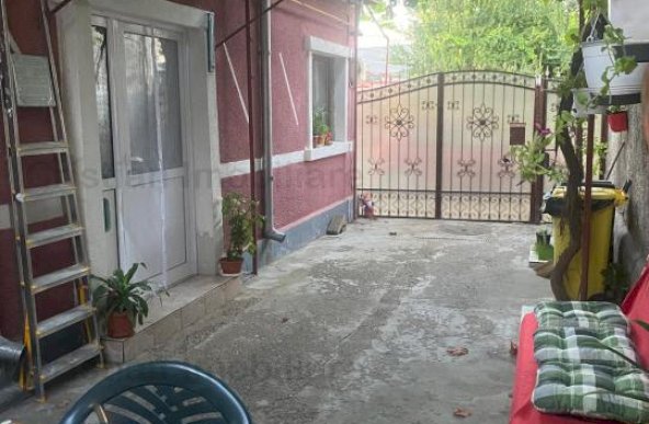 Casa 4 camere, suprafata teren 127 mp, toate utilitatile, zona Centrala