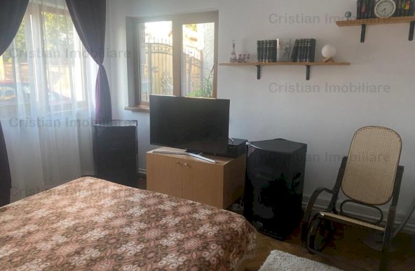 Casa 4 camere, suprafata teren 127 mp, toate utilitatile, zona Centrala