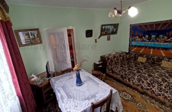 Casa din caramida, teren 180 mp, deschidere dubla, zona Piata Saraca