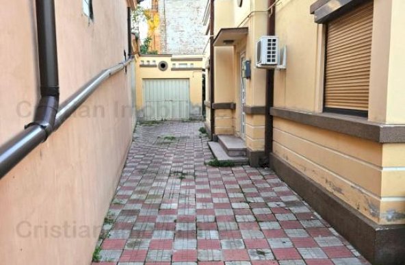 Casa 5 camere caramida renovata total zona Centru Vechi teren 376 mp mobilata