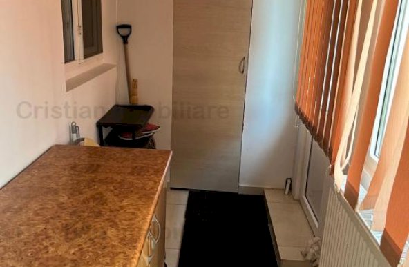 Mobilat si Utilat, 2 camere Decomandat parter cu balcon 7 m, zona Viziru 3