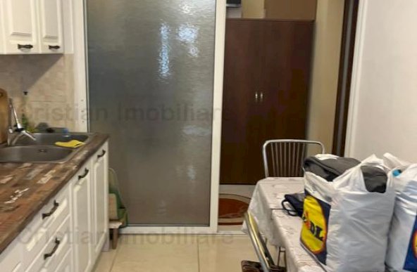 Mobilat si Utilat, 2 camere Decomandat parter cu balcon 7 m, zona Viziru 3