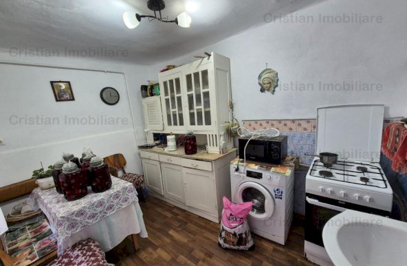 Casa 3 camere, caramida, toate utilitatile, teren 226 mp zona Centru Istoric