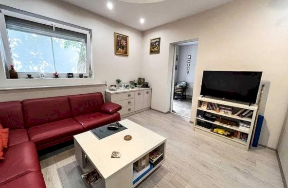 Casa zona centrala 3 camere caramida renovata Mobilata si utilata 