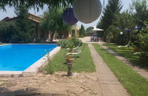 Vila stil mediteranean cu piscina -8 camere - Ghermanesti