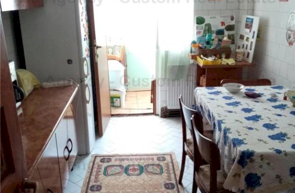 Apartament cu 3 camere de vânzare în Stațiunea Azuga