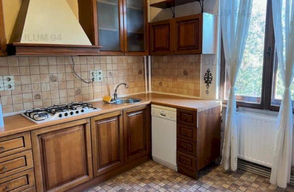 Vanzare Apartament 5 camere ,zona Piata Alba Iulia ,strada Valeriu Braniste ,nr 50 ,275.000 €