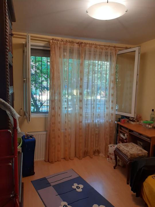 Vanzare Apartament 3 camere ,zona Drumul Taberei ,strada Targu Neamt ,nr 14 ,96.000 €