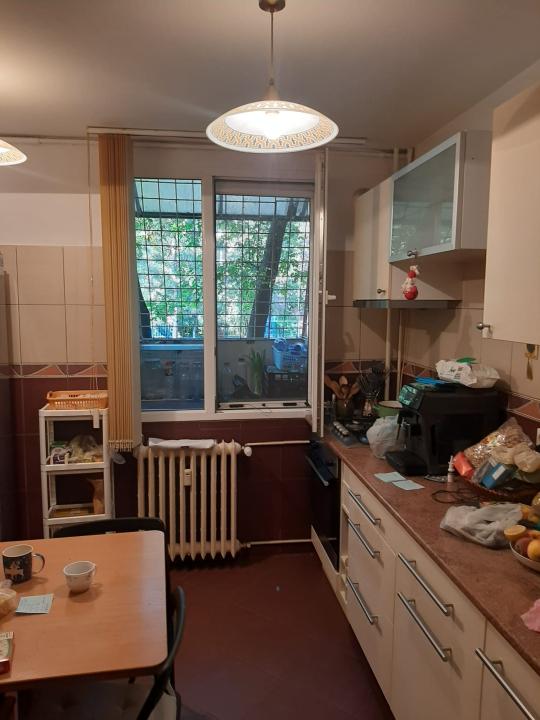 Vanzare Apartament 3 camere ,zona Drumul Taberei ,strada Targu Neamt ,nr 14 ,96.000 €