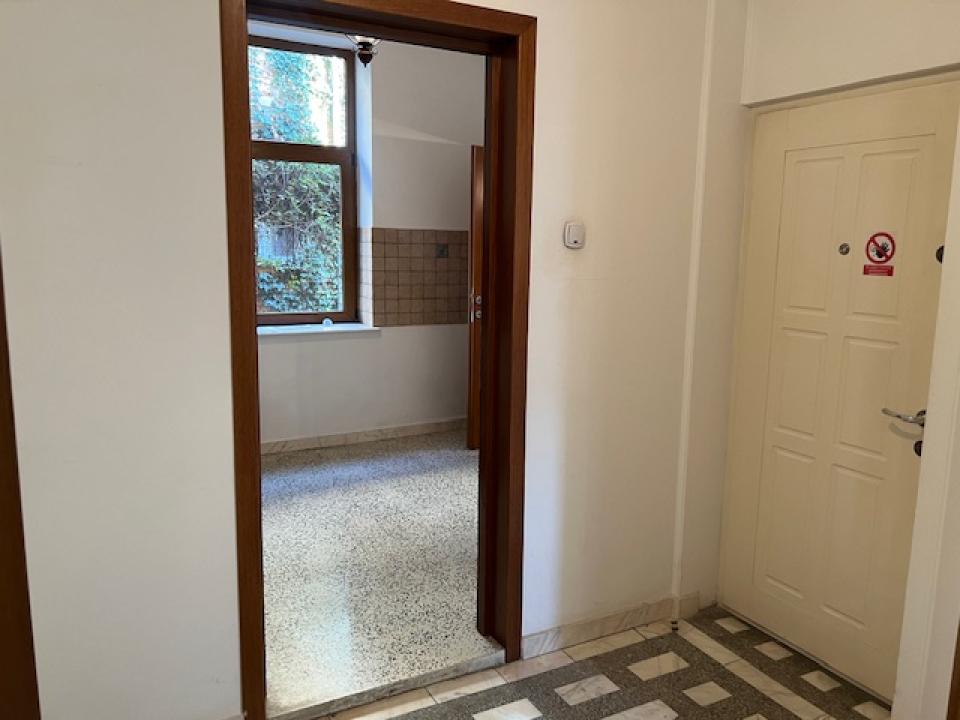 Inchiriere Apartament 4 camere ,zona Gara de Nord ,strada Calea Grivitei ,nr 16 ,1.320 € /luna 