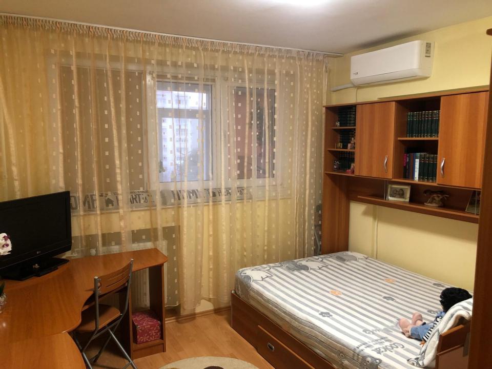 Vanzare Apartament 3 camere ,zona Brancoveanu ,strada Constantin Brancoveanu ,nr 130-132 ,110.000 €