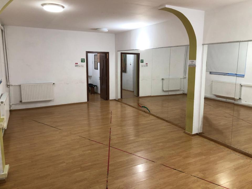 Inchiriere Spatiu Comercial 4 camere ,zona Calea Calarasilor ,strada Ciresului ,nr - ,999 € /luna 