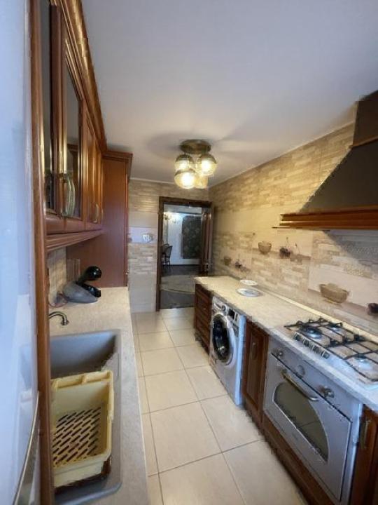 Inchiriere Apartament 3 camere ,zona Piata Alba Iulia ,strada Piata Alba Iulia ,nr 8 ,1.200 € /luna 