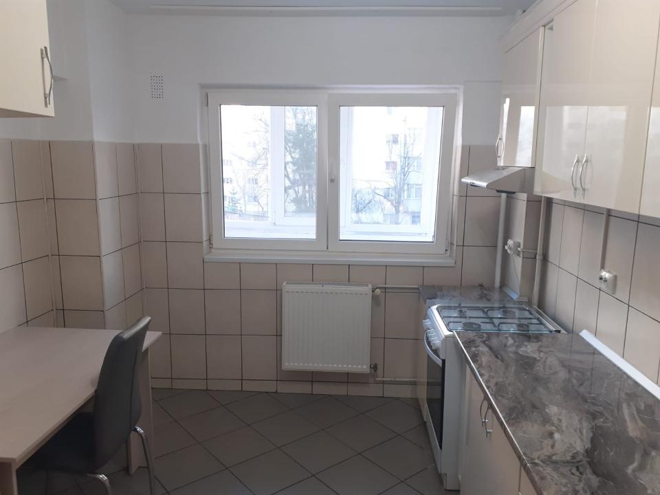 Vanzare Apartament 3 camere ,zona Basarabia ,strada Chisinau ,nr 8 ,129.000 €