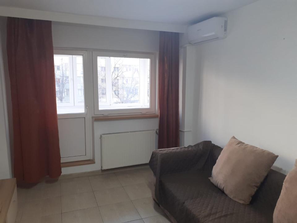 Vanzare Apartament 3 camere ,zona Basarabia ,strada Chisinau ,nr 8 ,129.000 €