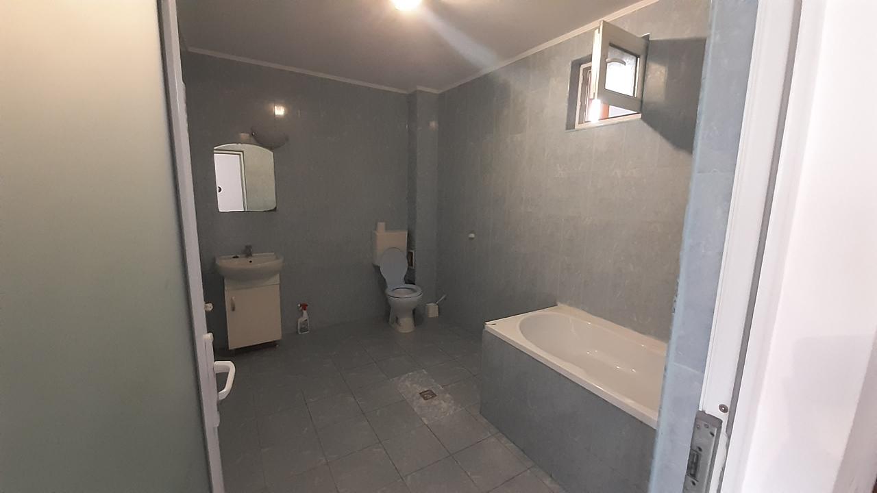 Inchiriere Apartament 2 camere ,zona Baba Novac ,strada Tarancutei ,nr 27 ,700 € /luna 