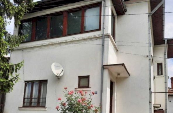 Vanzare Casa/Vila 5 camere ,zona Carol ,strada Dumitru Tacu ,nr 25 ,490.000 €