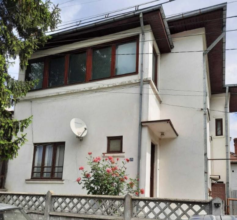 Vanzare Casa/Vila 5 camere ,zona Carol ,strada Dumitru Tacu ,nr 25 ,490.000 €