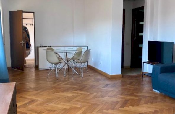 Vanzare Apartament 3 camere ,zona Rosetti ,strada Sfintilor ,nr 10 ,105.000 €