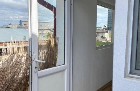 Vanzare Apartament 3 camere ,zona Rosetti ,strada Sfintilor ,nr 10 ,105.000 €